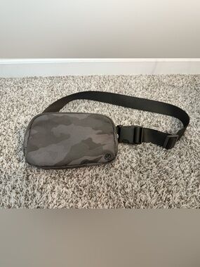 lululemon athletica Gray Camo Belt Bag